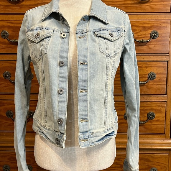 H&M Jackets & Blazers - #16 H&M Denim Jacket Size 8 EUC